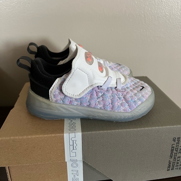 Nike LeBron XVIII size 6c - Picture 4 of 7